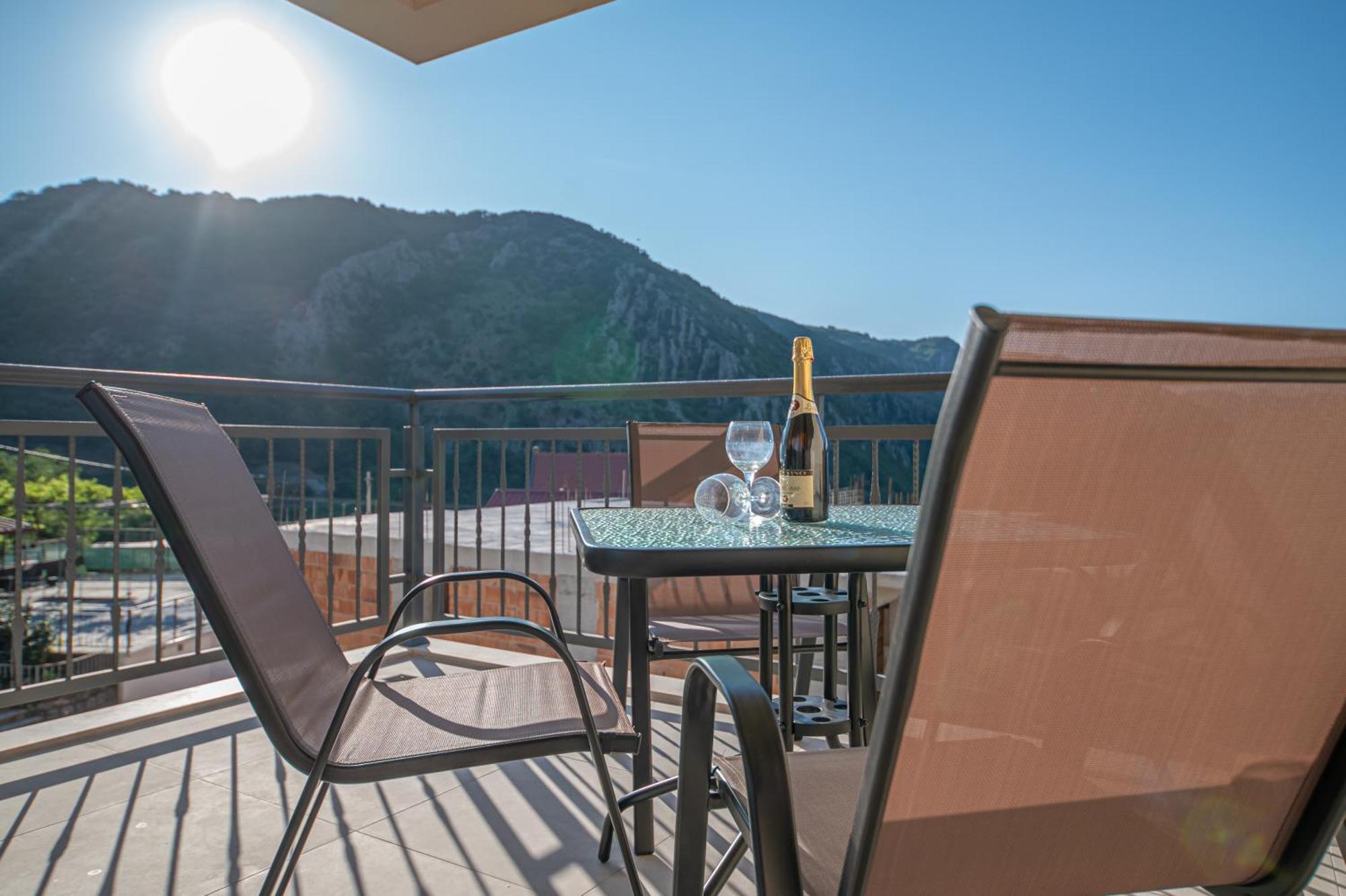 Red Hill Appartement Kotor Buitenkant foto